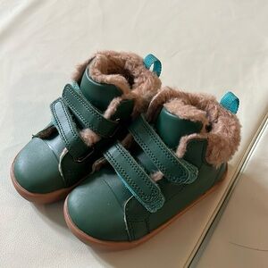 Ten little toddler fury high top boots size 6 green
